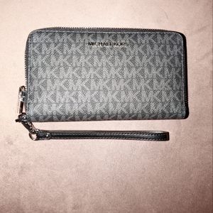 Michael Kors Women's Jet Set Travel Multifunction Phone Case Wallet Wristlet